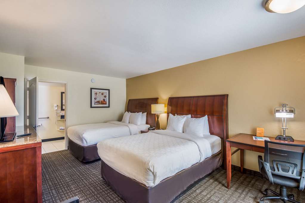 Clarion Inn & Suites Central Clearwater Beach - photo 15