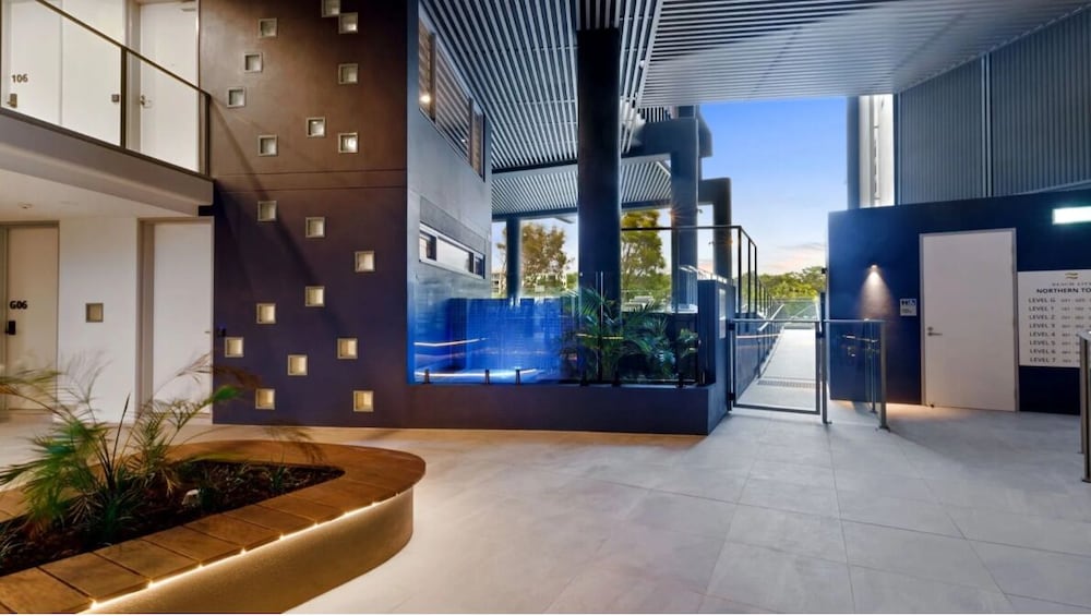 Luxury Coastal Living Beach Life — 4-Star Luxury Hotel in Alexandra Headland, Australia