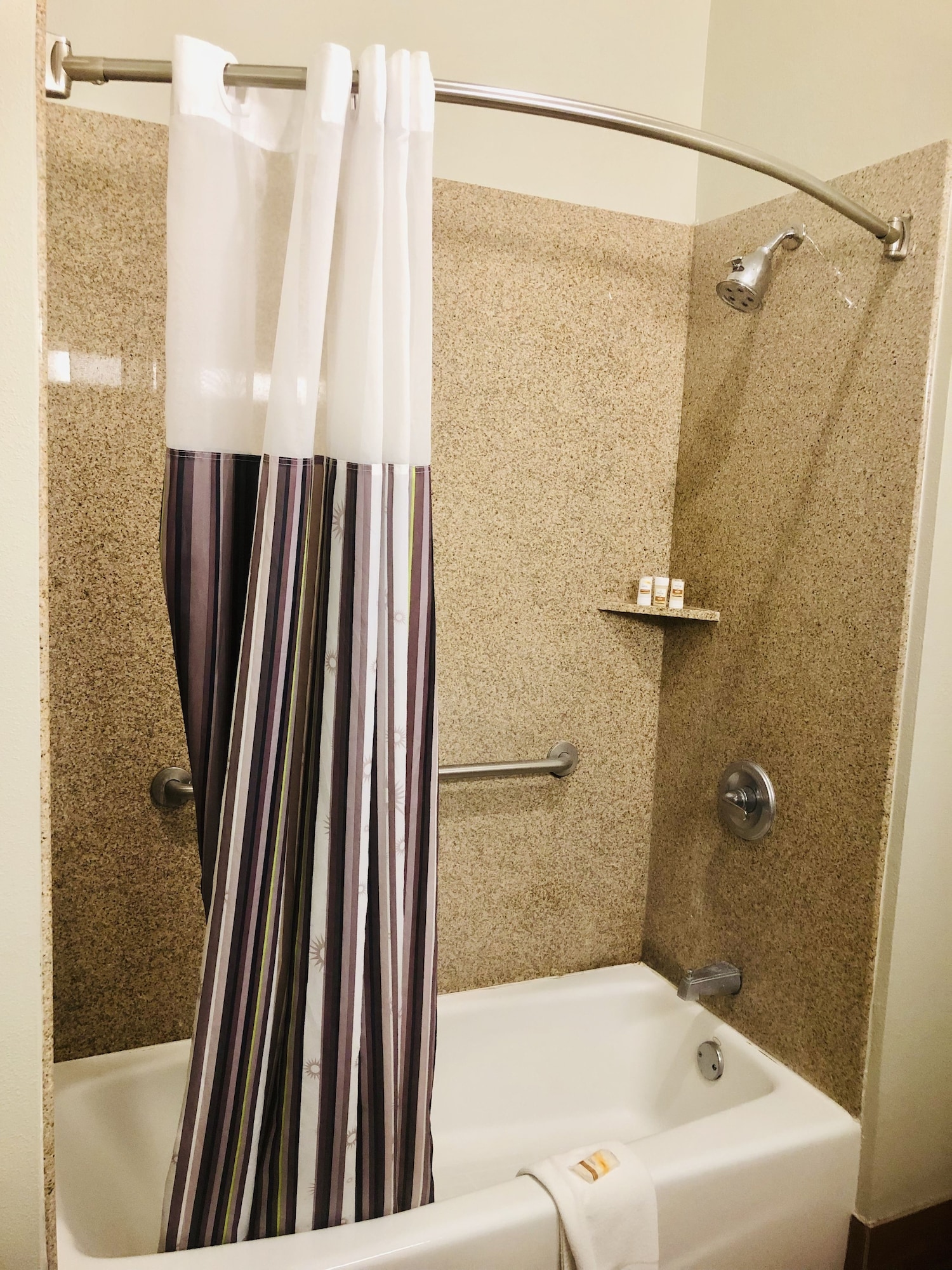 La Quinta Inn & Suites by Wyndham Lake Charles Casino Area - photo 3