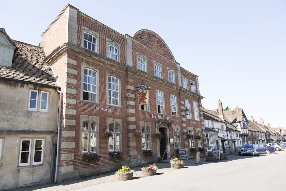Red Lion B&B — 4-Star Luxury Hotel in Chippenham, United Kingdom