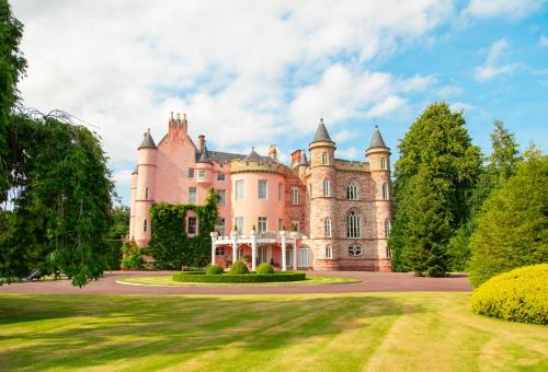 Balnagown Estates Swiss Cottage & Chalet — 4-Star Luxury Hotel in Inverness, United Kingdom