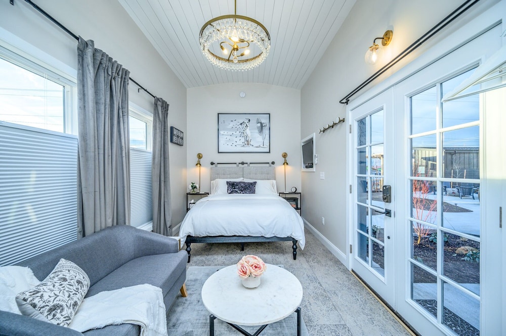 The Boutique Retreat - photo 30
