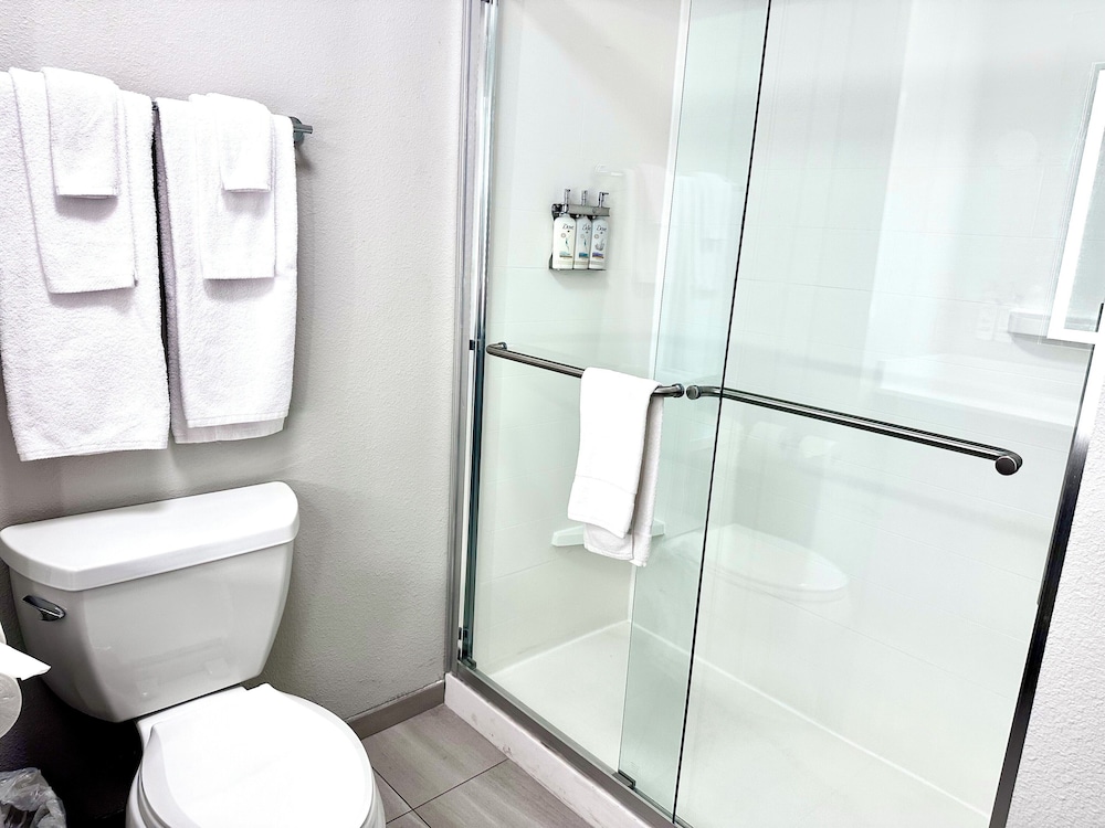 Holiday Inn Express Hotel & Suites Hinesville East Fort Stewart - photo 85