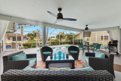 Villa Geraldine Renovated home on direct Gulf access canal w elec heated pool SWFL Rentals — 4-Star Luxury Hotel in Cape Coral, United States
