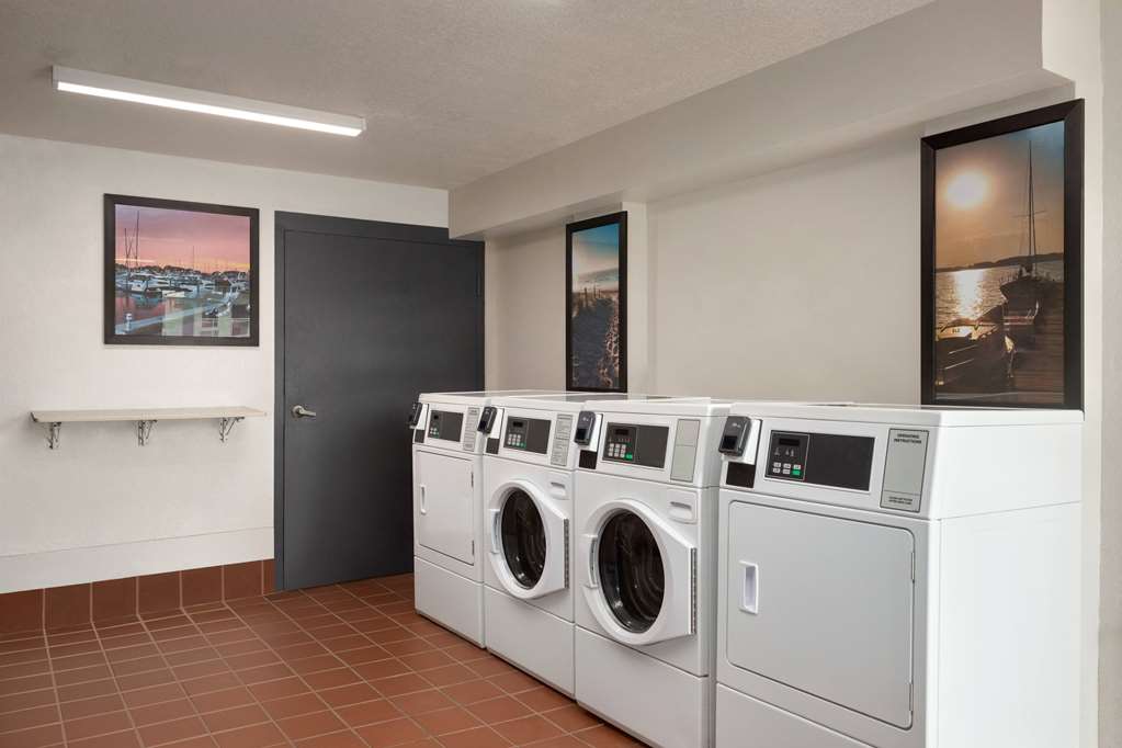 La Quinta Inn & Suites by Wyndham Oceanfront Daytona Beach - photo 9