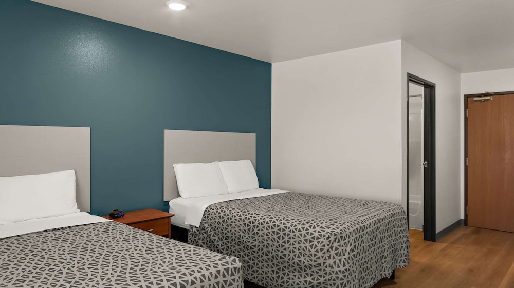 WoodSpring Suites Evansville East - photo 13