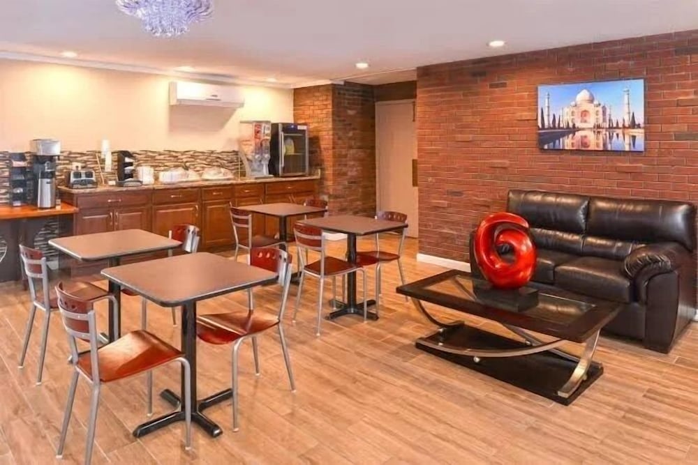 Americas Best Value Inn Putnam - photo 12