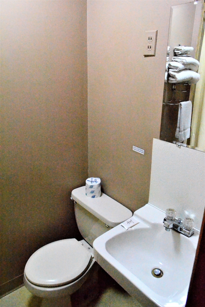 Innkeeper Motel - photo 50
