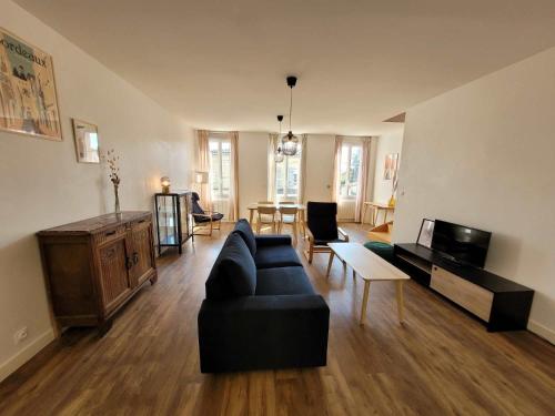 Duplex Cosy & Lumineux En Plein Centre Bourg — hotel in Macau