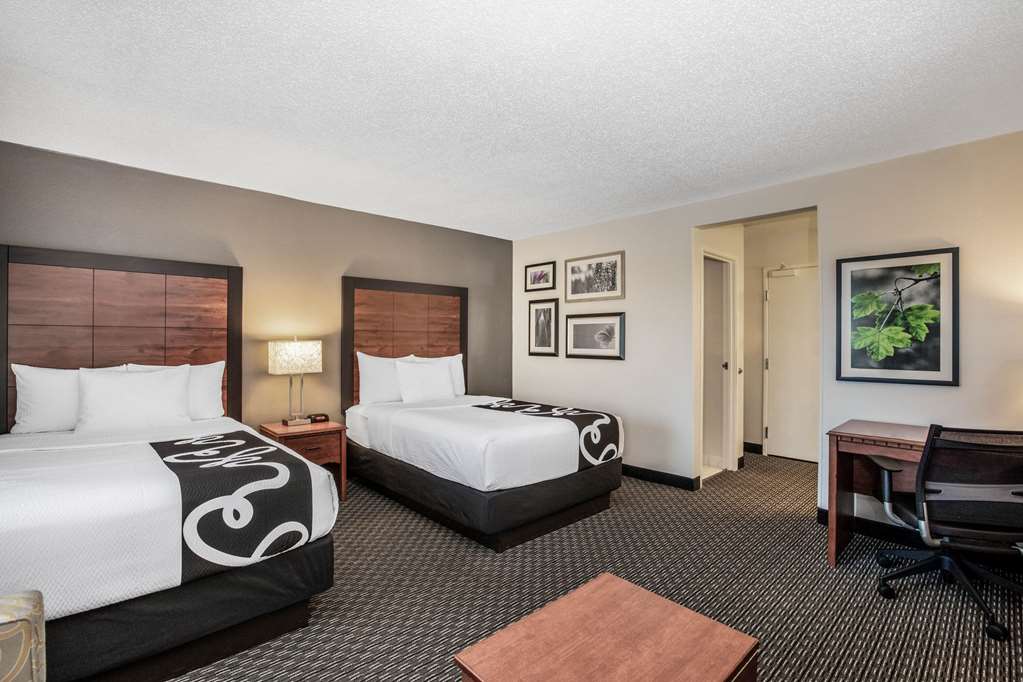 La Quinta Inn & Suites by Wyndham N Little Rock McCain Mall - photo 29