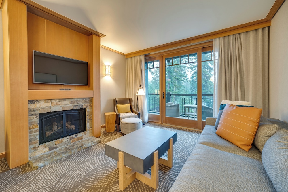 Hike & Golf: Lodge Retreat at Suncadia Resort in Cle Elum, United States