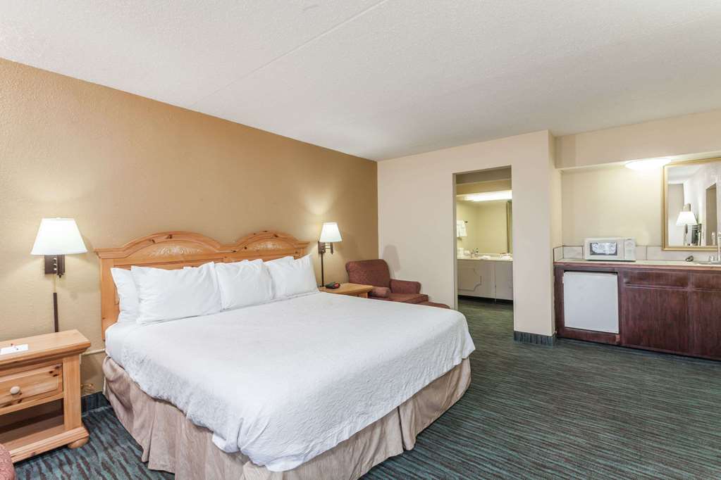 Ramada by Wyndham Lebanon - photo 8