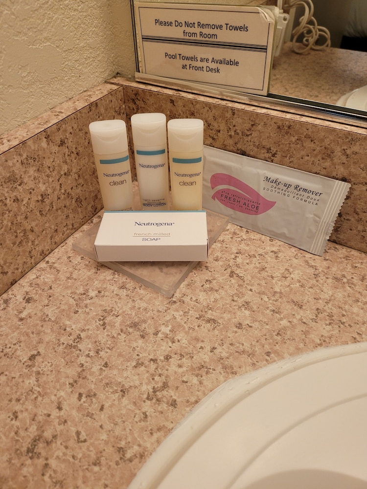 MorningGlory Inn & Suites - photo 30