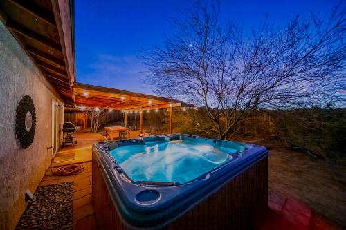 Cozy Desert Retreat With Amazing Views Only 4 Miles To Jtnp — Joshua Tree