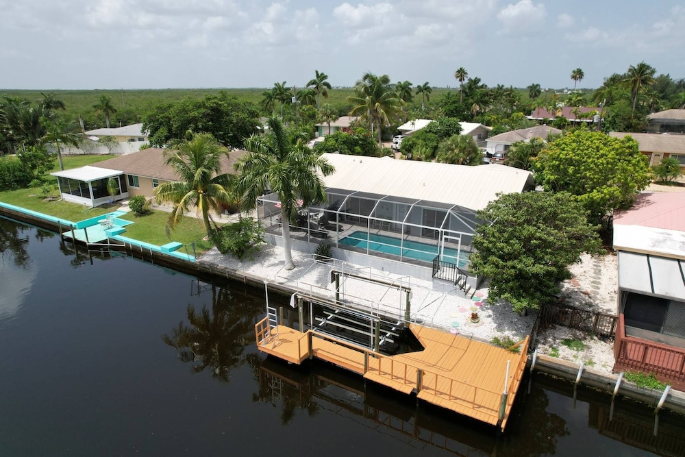 12134 Moon Shell Dr — hotel in Cape Coral