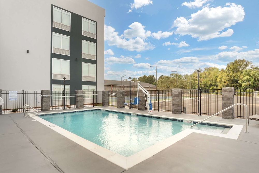 Best Western Plus Mobile Inn & Suites - photo 22