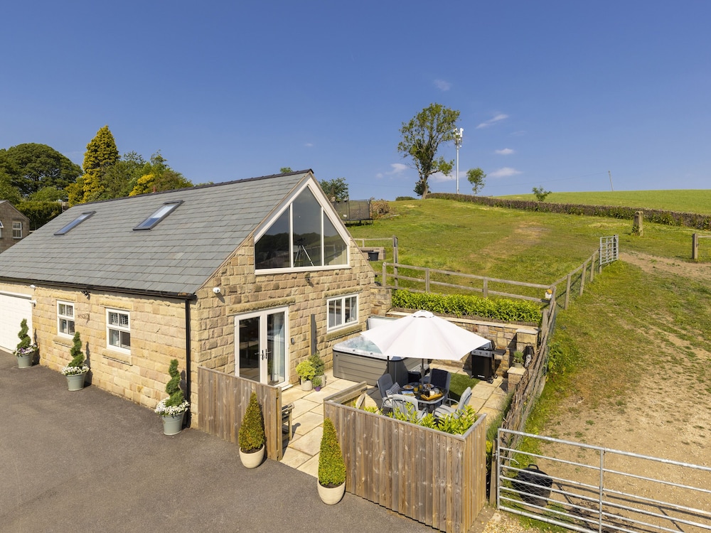 Walton House Cottage — 4-Star Luxury Hotel in Chapel En Le Frith, United Kingdom