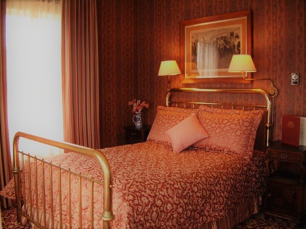 The Mendocino Hotel and Garden Suites - photo 4