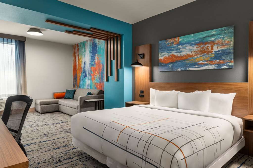 La Quinta Inn & Suites by Wyndham Austin South - photo 24