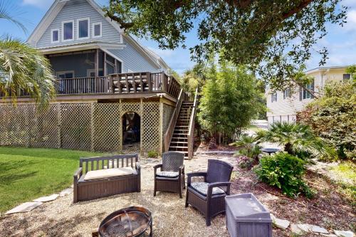 Pelican’s Hideaway in Folly Beach, United States