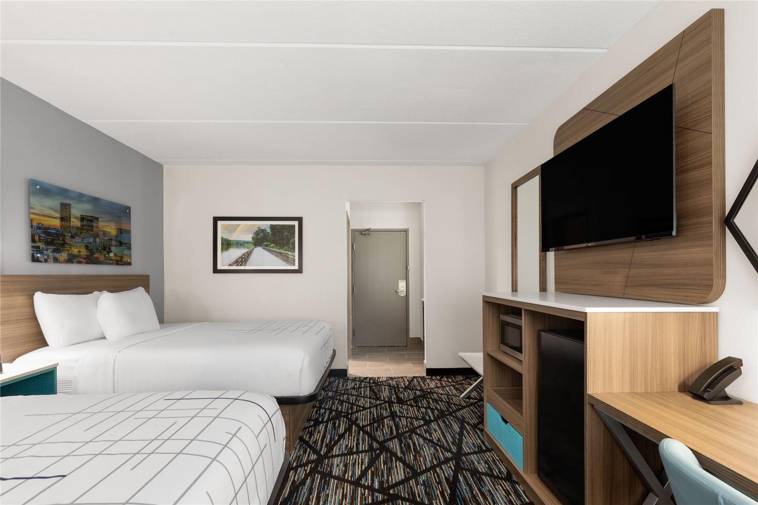 La Quinta Inn & Suites by Wyndham Atlanta Roswell - photo 25