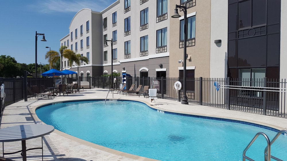 Holiday Inn Express & Suites Tampa USF Busch Gardens by IHG - photo 27
