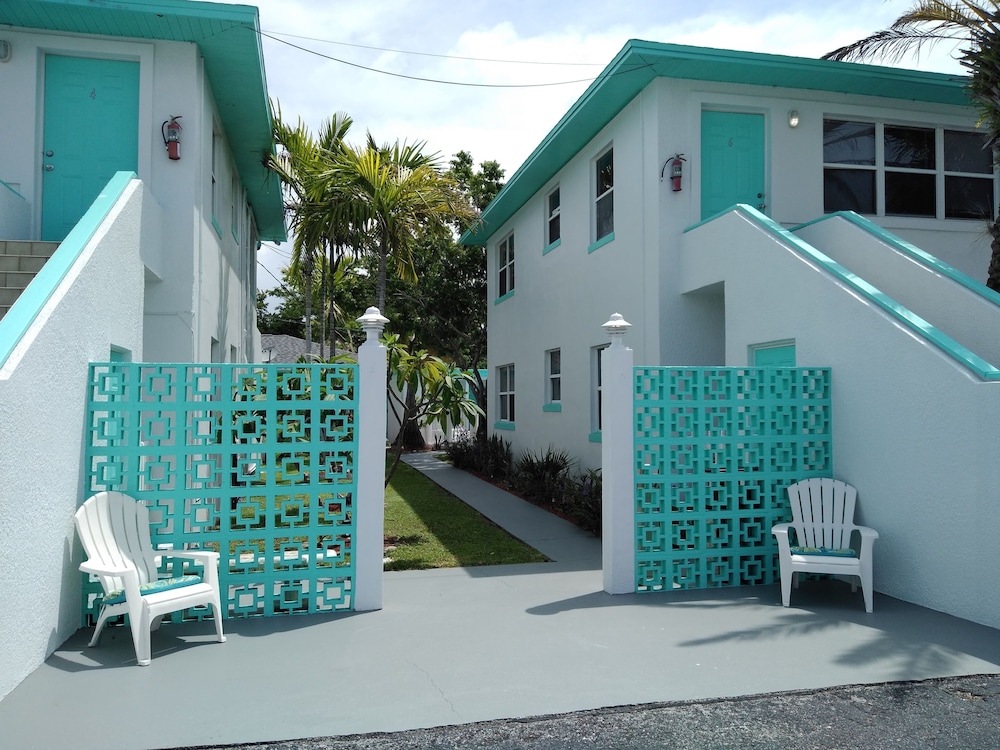 Swashbuckler Motel - photo 45
