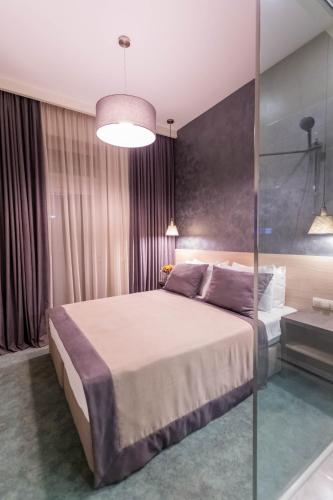 Luxury 3 BR apartment by Freedom square City Center