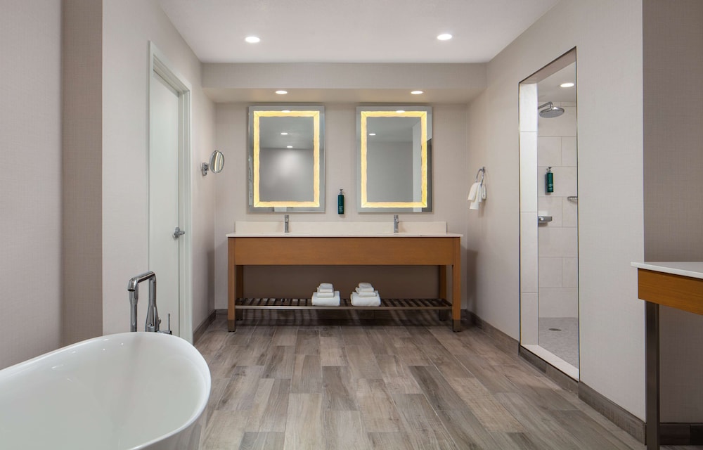 DoubleTree By Hilton Sacramento - photo 21