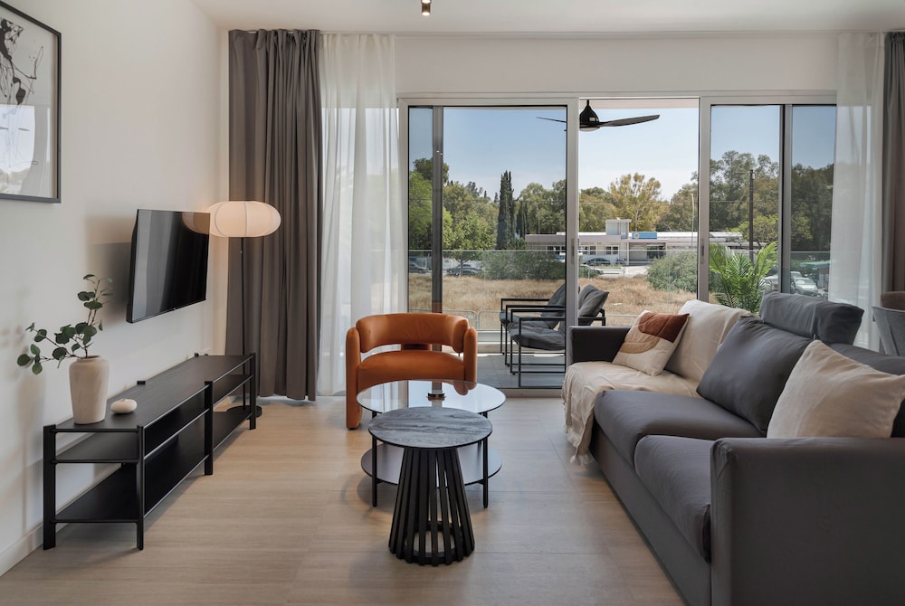 Phaedrus Living: Travertine Residences 101