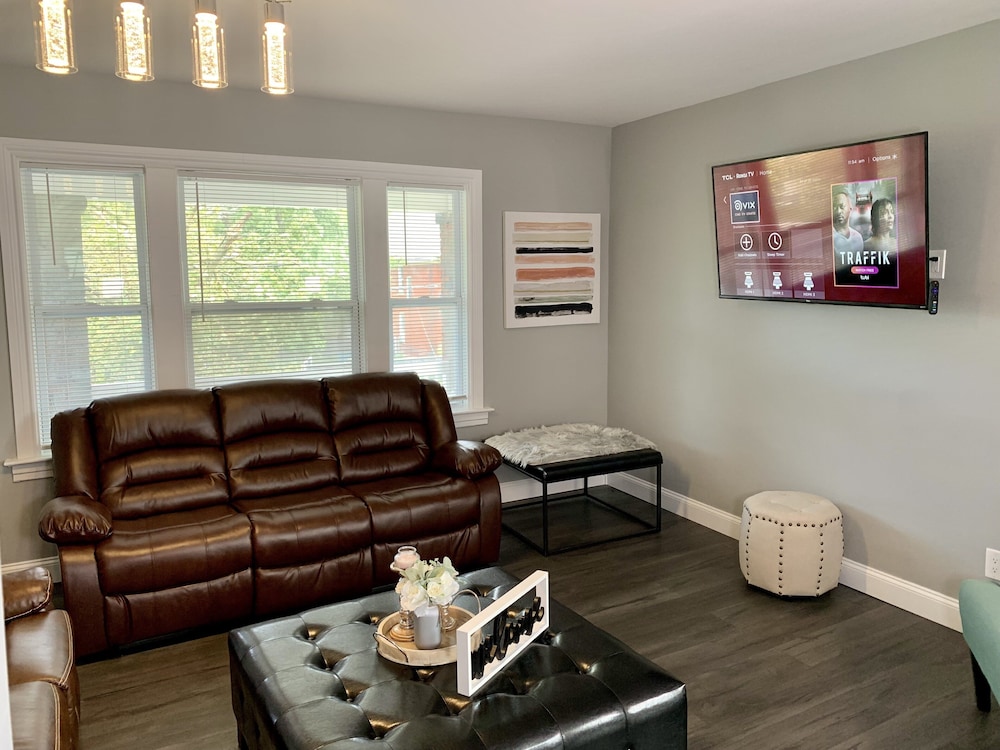 The Horseshoe Falls Villa 6BR Free Parking Minutes From Falls & Casino - photo 15
