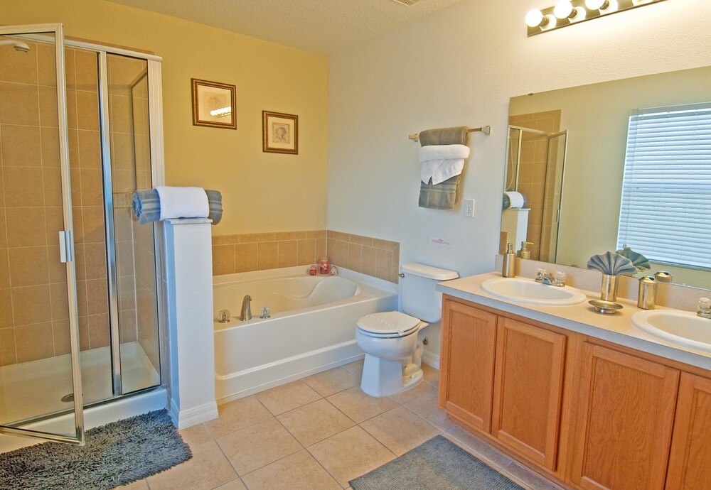 South facing Pool With Spa & Games Room - photo 29