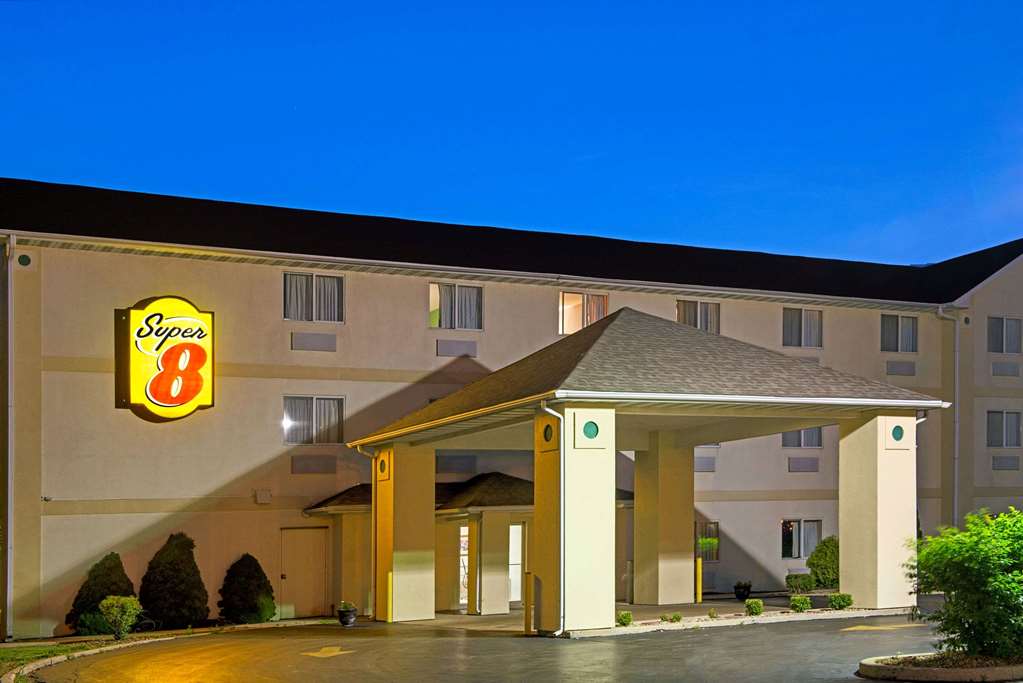 Super 8 by Wyndham Pontoon Beach IL St. Louis MO Area - photo 2