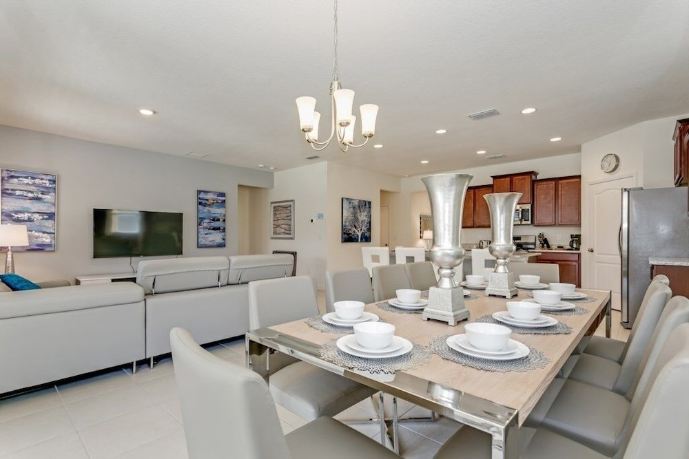 Amazing 7 Bedroom Solterra New Resort Home 7 Villa by Redawning - photo 56