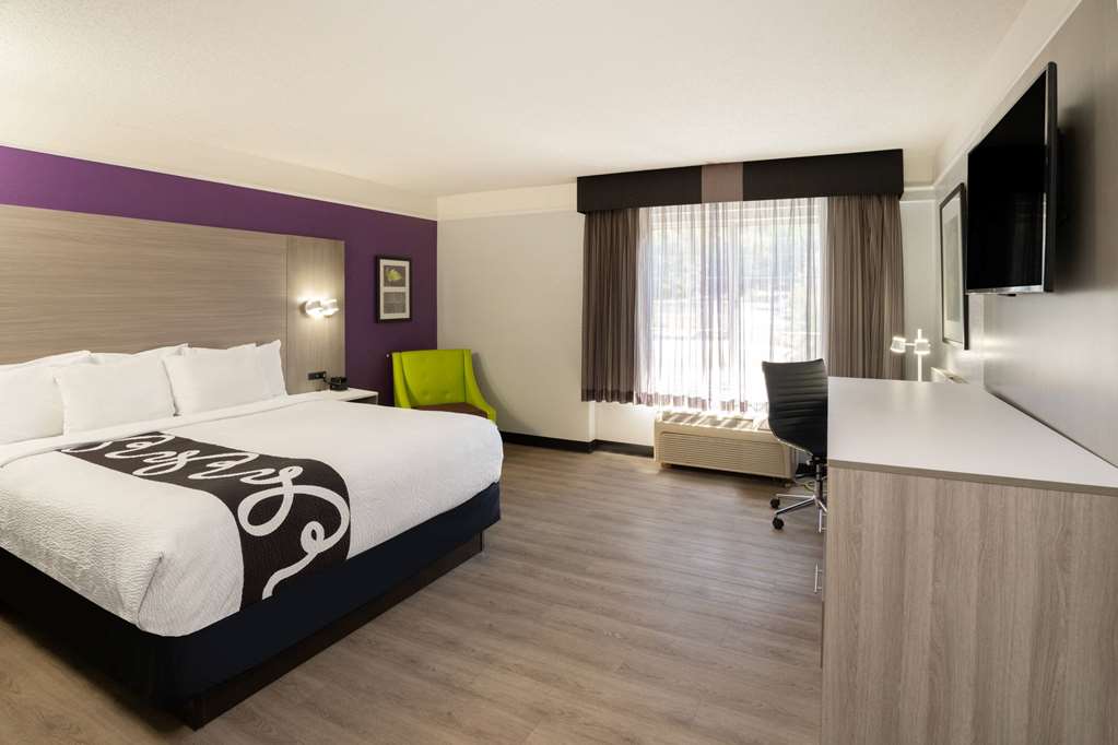 La Quinta Inn & Suites by Wyndham Birmingham Hoover - photo 41