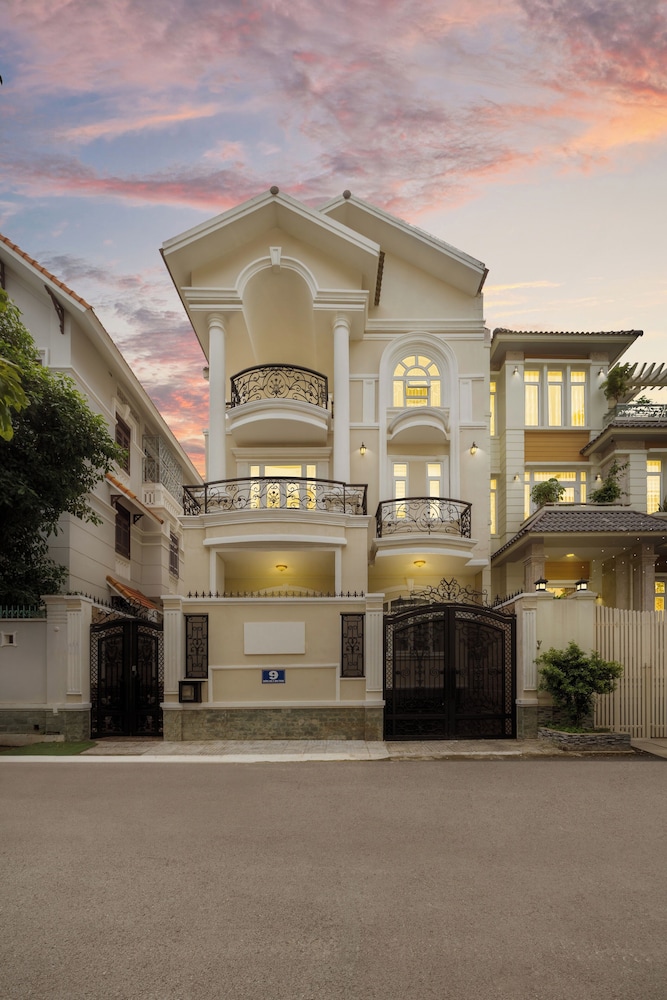 Luxeasy Villa Indochine Style Near Metro — 5-Star Luxury Hotel in Ho Chi Minh City, Vietnam