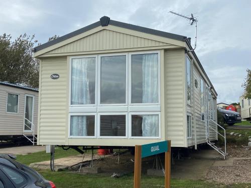 Coastal Caravan Holidays Puffin 14 — 4-Star Luxury Hotel in Tunstall, United Kingdom