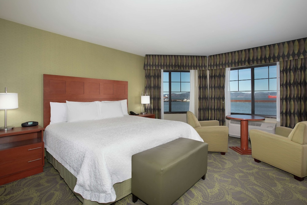 Hampton Inn and Suites Astoria - photo 57