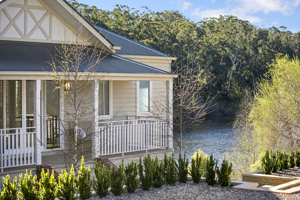 Lakes Edge — 4-Star Luxury Hotel in Daylesford, Australia
