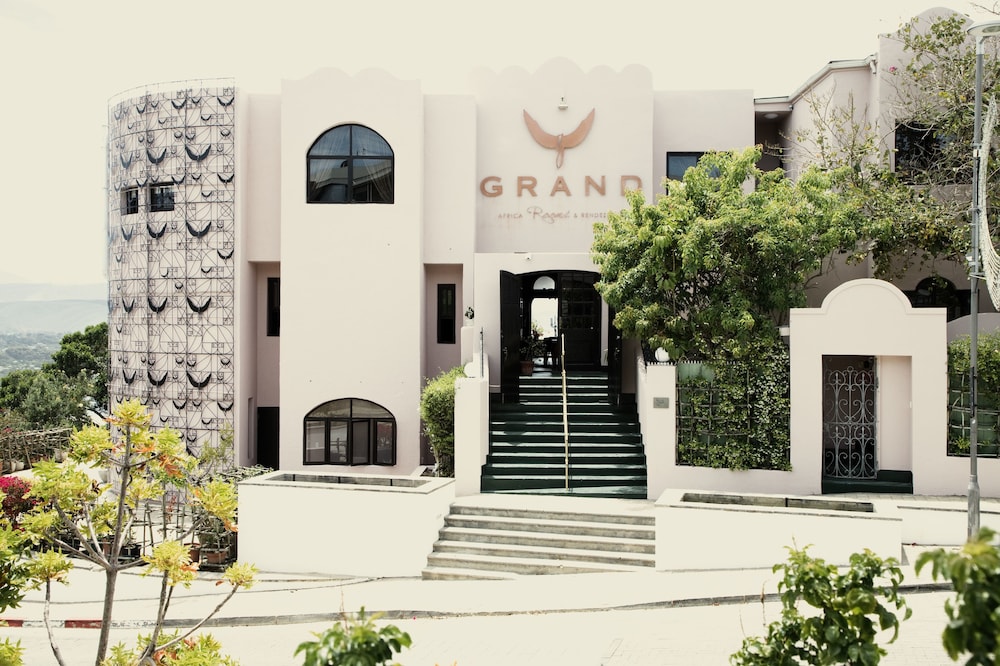 Grand Cafe And Rooms — hotel in Plettenberg Bay