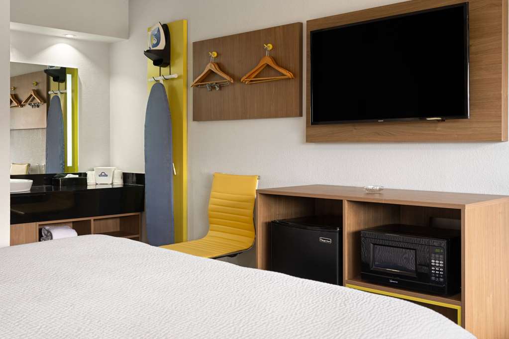 Days Inn by Wyndham Columbus Worthington - photo 30