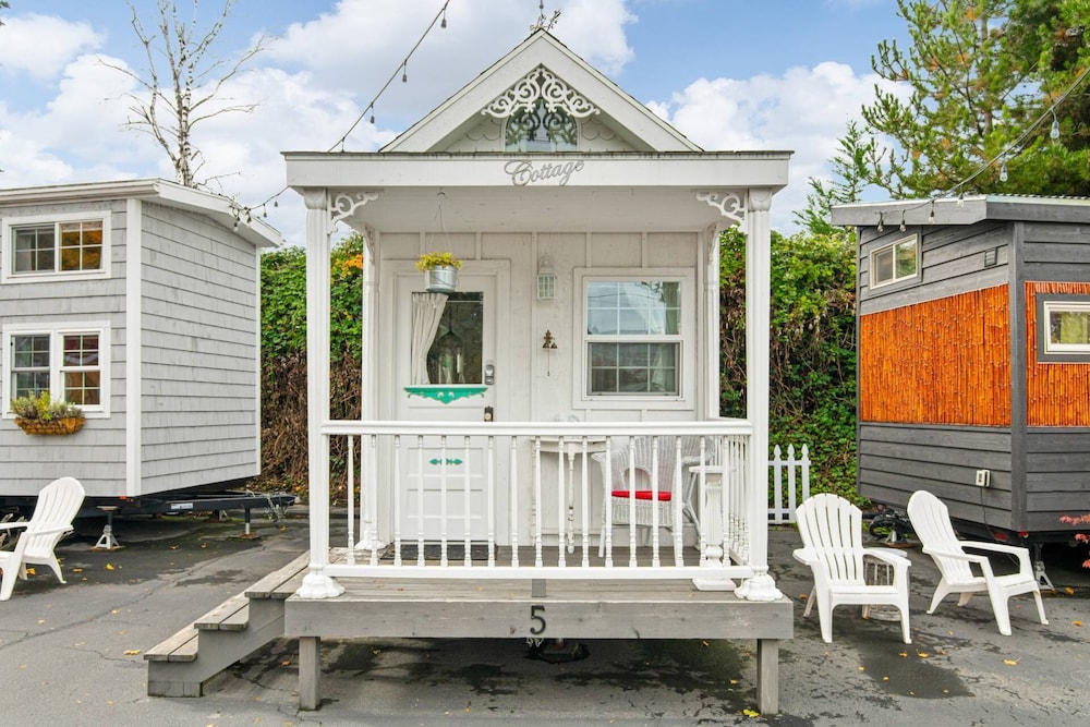 Tiny Digs Hotel of Tiny Houses - photo 137