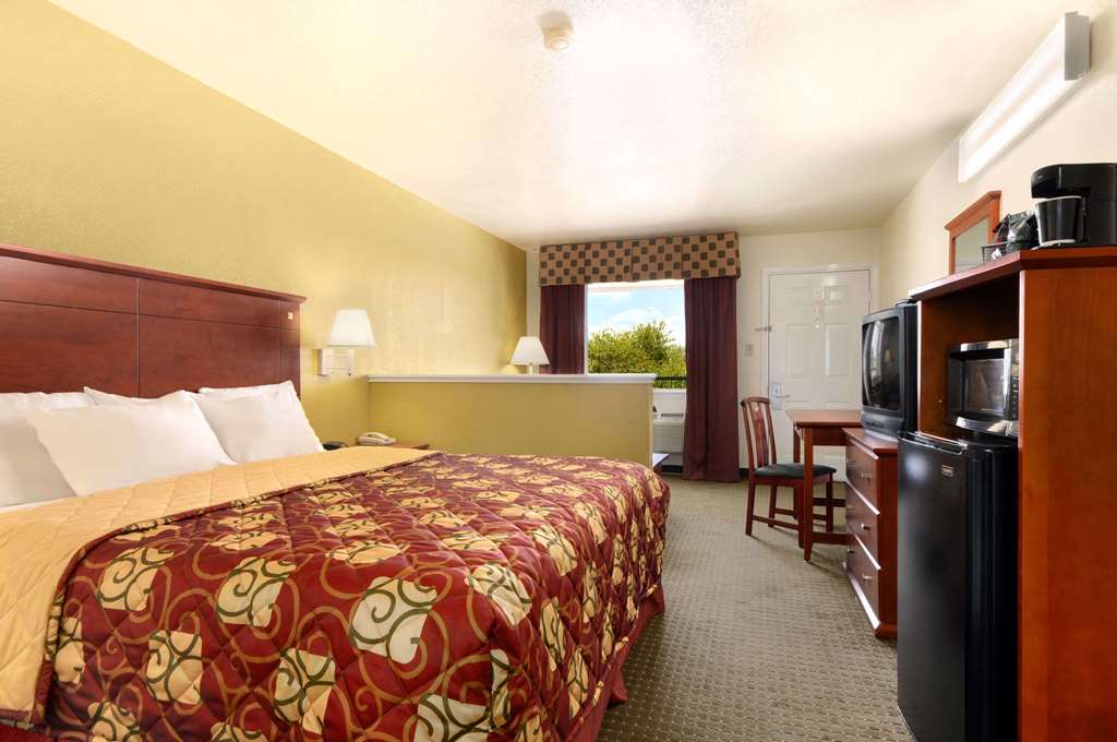 Days Inn by Wyndham San Antonio Southeast Frost Bank Center - photo 9