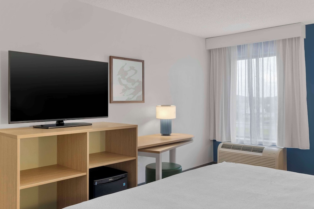 Spark By Hilton Newcomerstown - photo 14