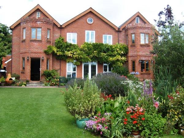 Mandalay Guest House — 4-Star Luxury Hotel in Amesbury, United Kingdom