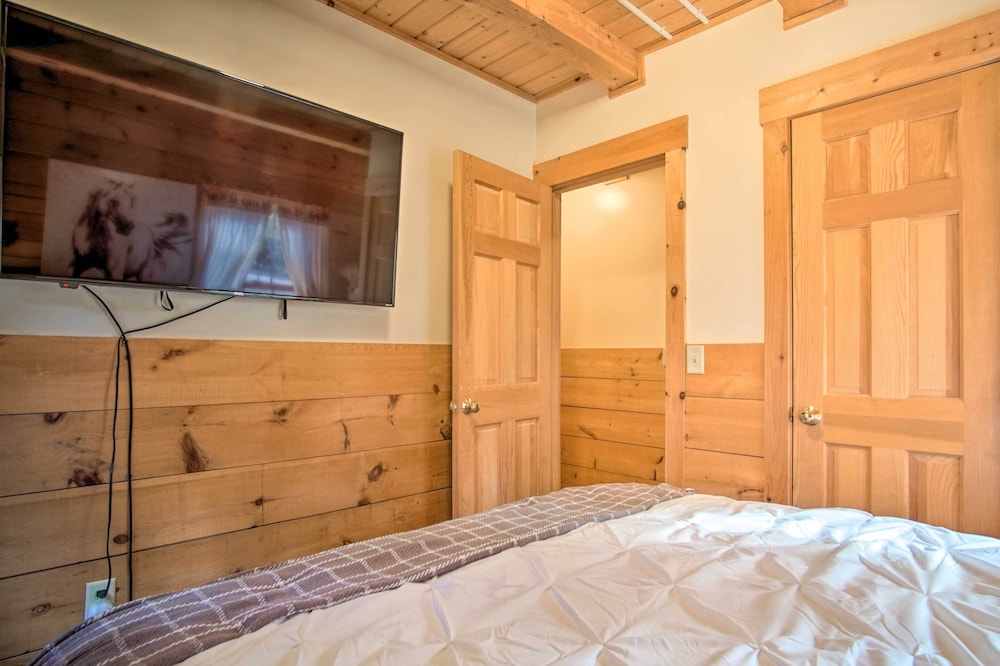 Rustic Rothbury Cabin with Resort Amenity Access - photo 6