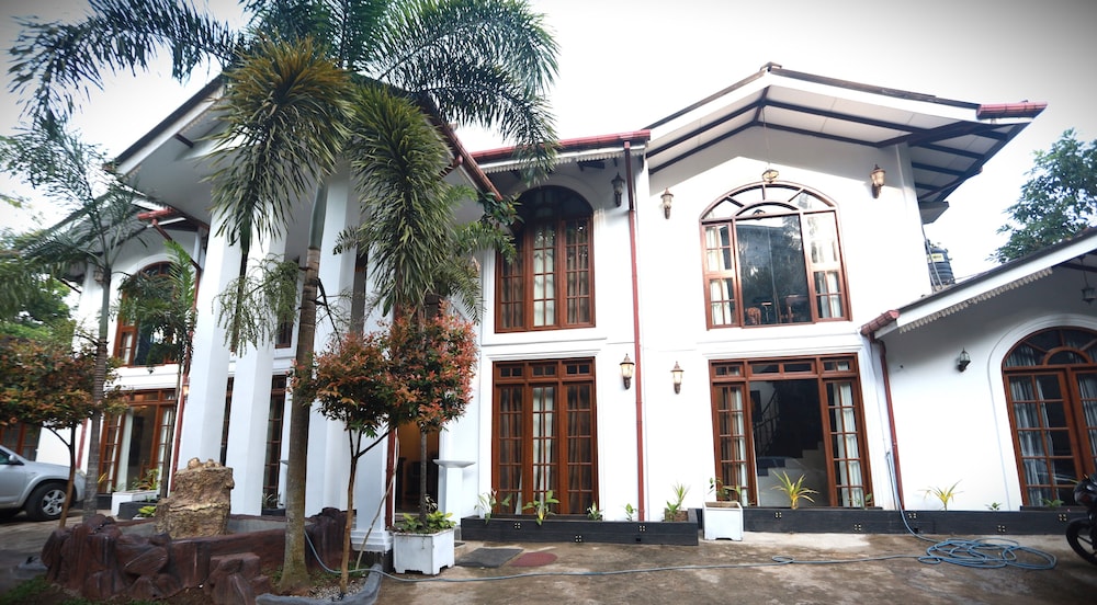 Cinnamon Crest Resort & Ayurveda Spa in Kandy, Sri Lanka