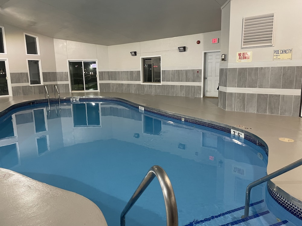 Red Roof Inn & Suites Tomah - photo 29