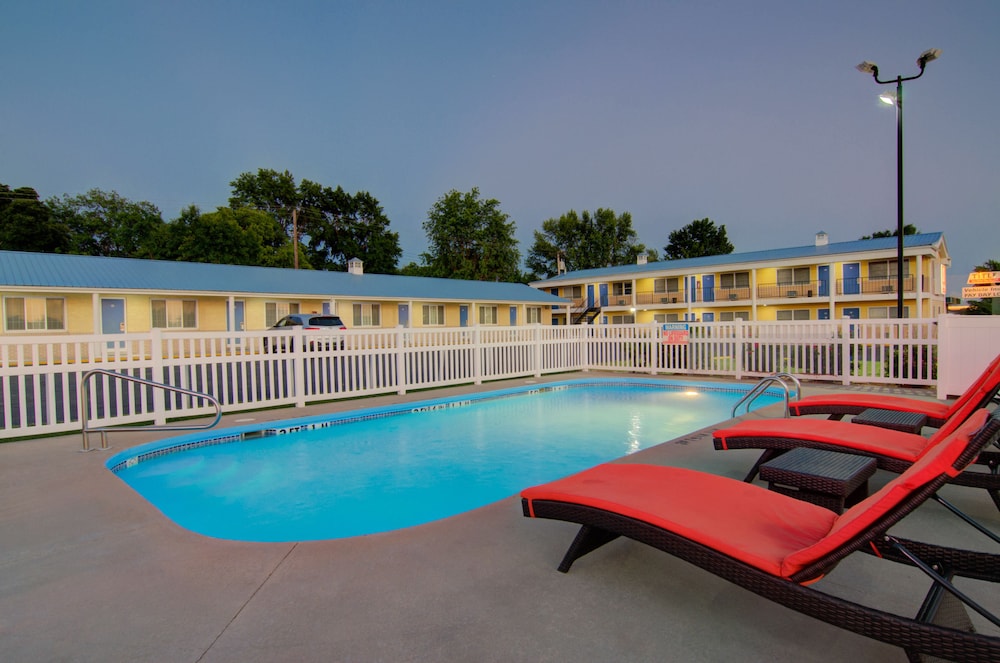 Westbridge Inn and Suites - photo 41