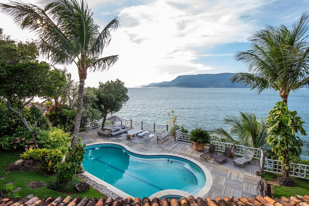 Vila Toro Guest House — 4-Star Luxury Hotel in Mongagua, Brasil